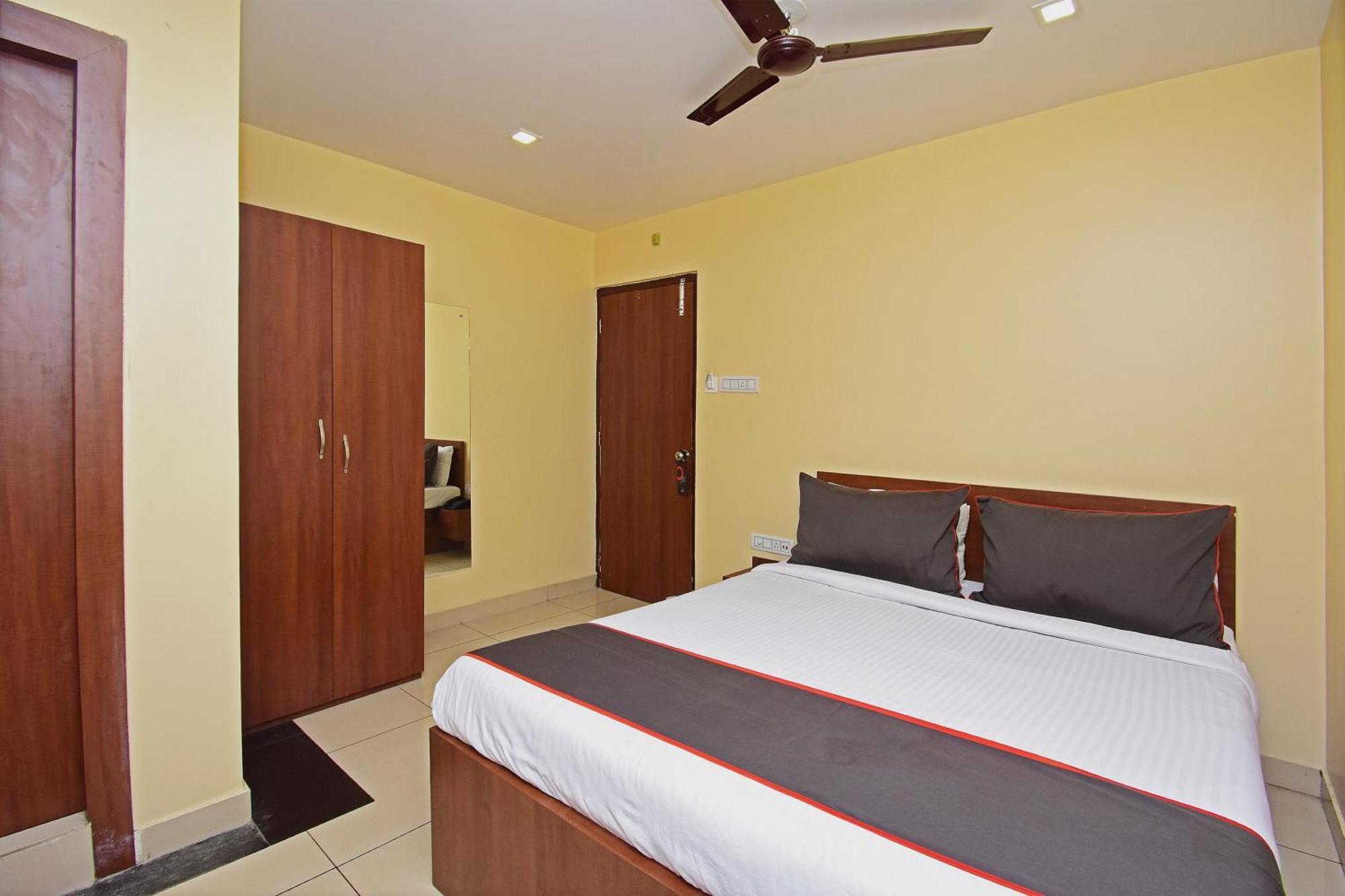 Super Collection O Gokul Residency Near Emami City Dumdum Opposite Raja Palace Hotel Dam Dam Exterior photo