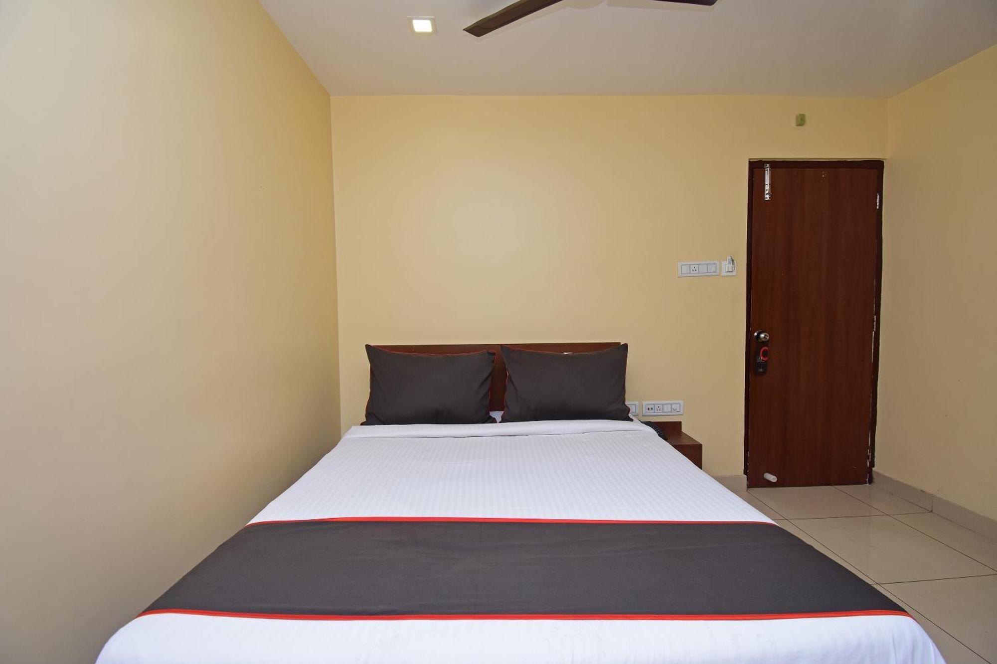 Super Collection O Gokul Residency Near Emami City Dumdum Opposite Raja Palace Hotel Dam Dam Exterior photo